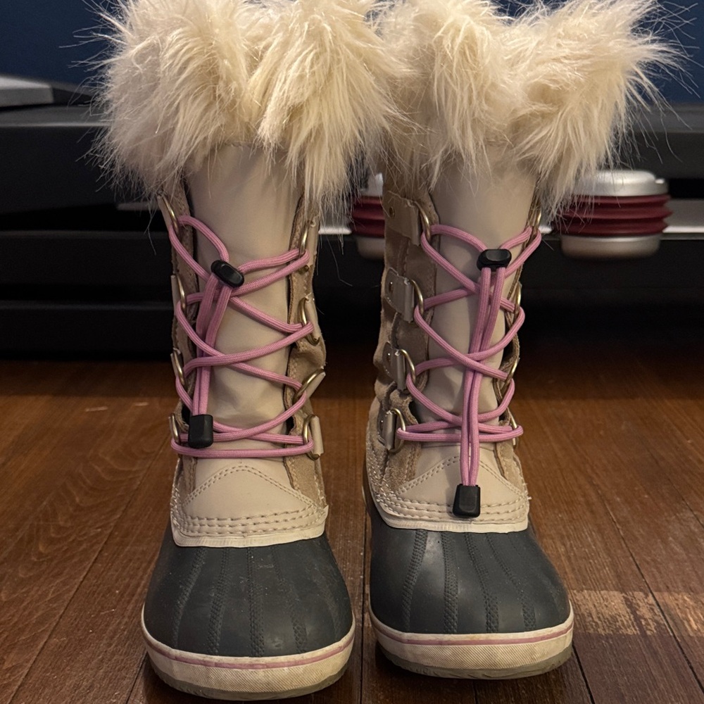 Girls Sorel Joan of arc boots Faux Fur Winter Boots with Pink Laces